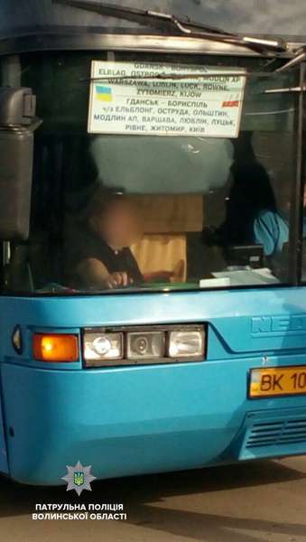 На Волині пасажири захищали водія рейсового автобуса, який порушив правила (фото)
