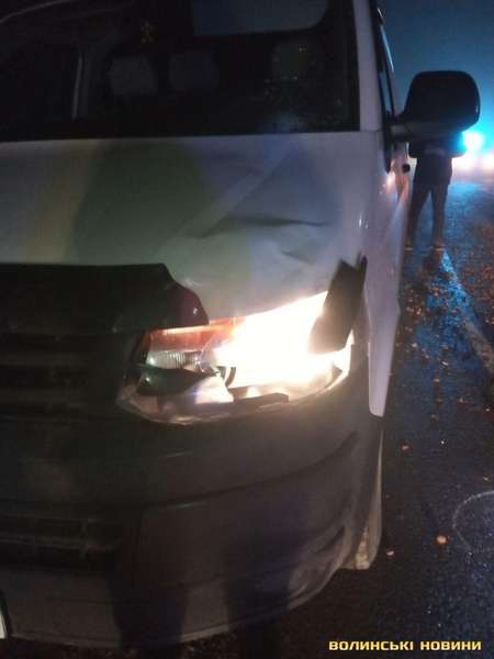 Біля Луцька мікроавтобус на смерть збив жінку (фото, відео)
