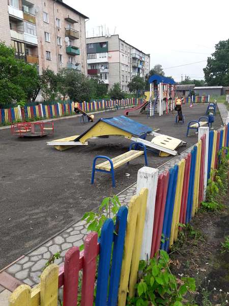 У Ківерцях вандали пошкодили дитячий майданчик (фото)