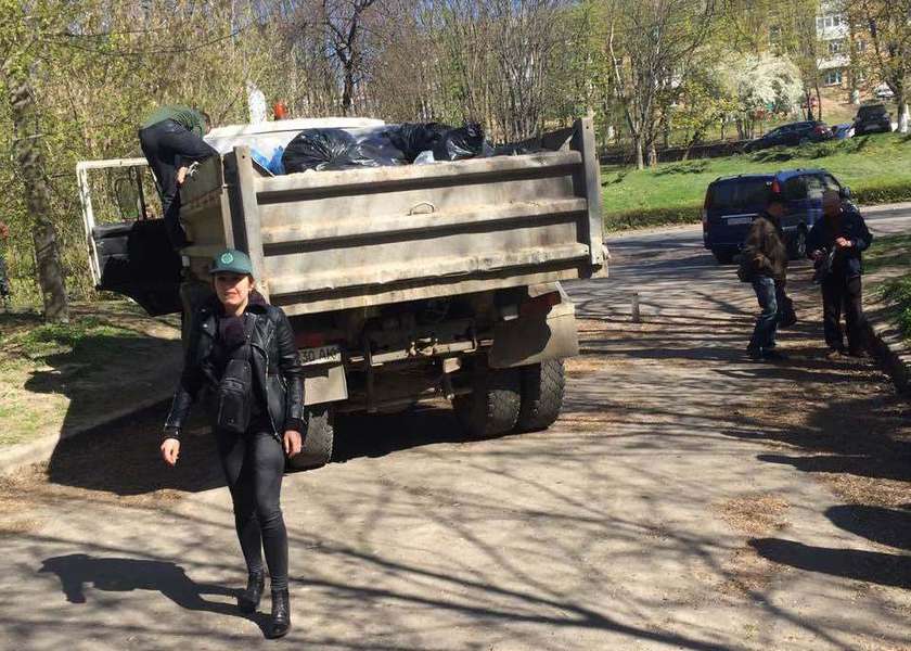 Біля центрального парку Луцька зібрали близько 5 тонн сміття (фото)