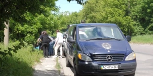 Ішов на Кладовище: у Луцьку посеред дороги помер чоловік (відео) оновлено