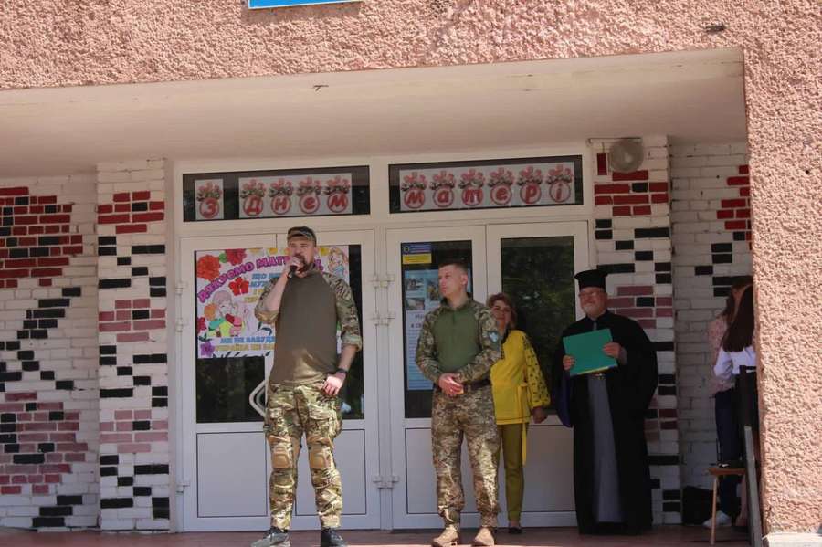 У Луцьку школярі збирали гроші на медичний автомобіль для воїнів 100-ї бригади ТрО (фото)