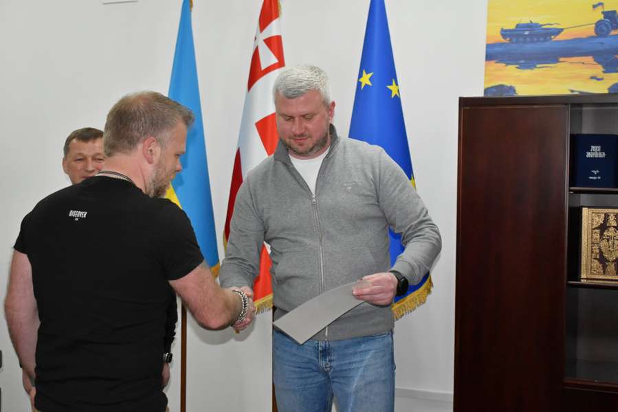 На Волині волонтерам з Латвії вручили відзнаки «За оборону України» (фото)