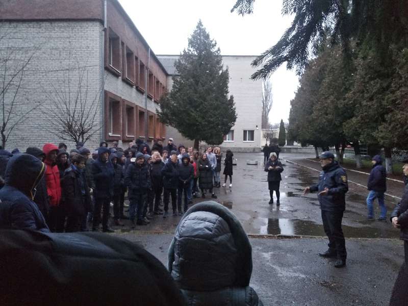 Раптова евакуація із луцького гуртожитку: 190 студентів вивели на вулицю (фото)