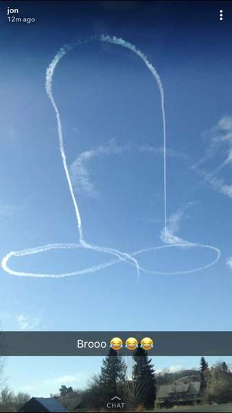 Американський пілот намалював у небі пеніс (фото)