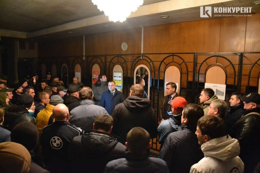 В стінах Волинської адміністрації зібралися на підтримку блокади з ОРДЛО