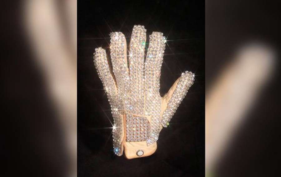 Білу рукавичку Майкла Джексона продали за $100 тисяч (фото)