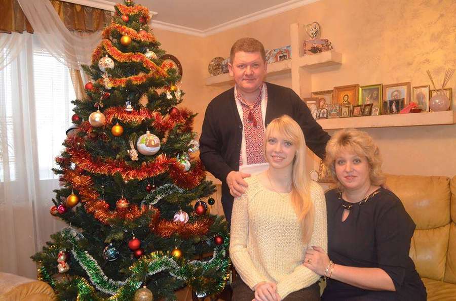 Сім'я, мандарини та подарунки під ялинкою: як відомі волиняни відзначають Новий рік (фото)