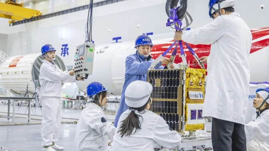 Китай уперше вивів у космос супутники ракетою на метані (фото)