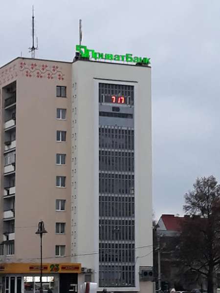 У Луцьку «заглючив» годинник в центрі міста (фото)