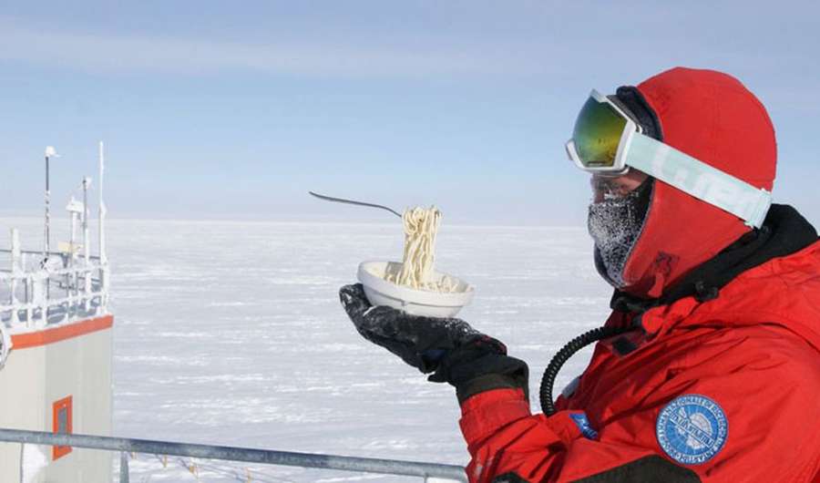 Чи можливо куховарити в Антарктиці? Вчений намагається приготувати їжу при -70°C (фото)