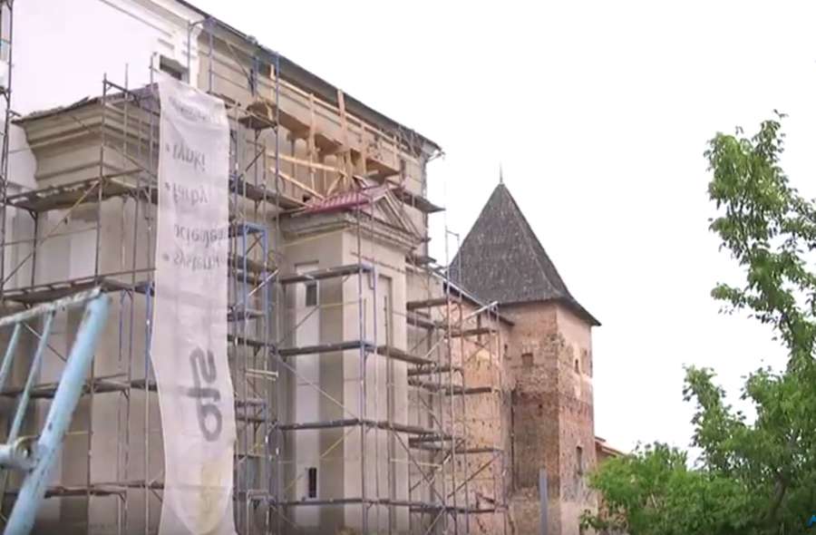 Знайшли кістку коня: деталі про загадкові кімнати у вежі в Луцьку