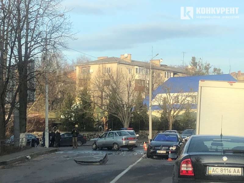 У Луцьку на Шопена – аварія: шукають очевидців (фото, оновлено)