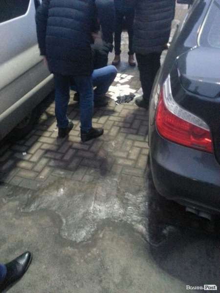 У Луцьку на хабарі спіймали працівника банку (фото)