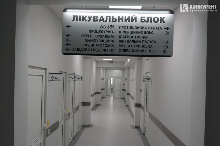 Сучасні коридори виглядають так солідно, що в лікарні можна знімати фільми про медиків
