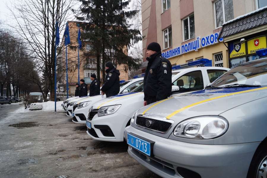 Автопарки управлінь поліції Охорони Рівненщини та Волині поповнилися новими автомобілями (фото)