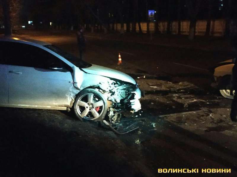 На Стрілецькій у Луцьку - аварія з постраждалими (фото)