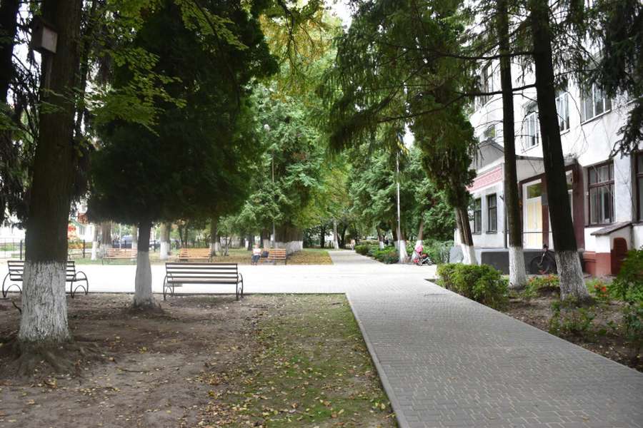 У Луцьку відремонтували три пришкільні території та спортзал (фото)