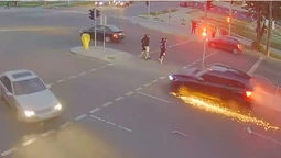 BMW знесла паркан: показали момент ДТП на Соборності у Луцьку (відео)