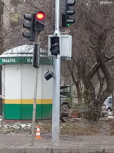 У Луцьку на перехресті Львівської – Городецької запустили новий світлофор (фото)