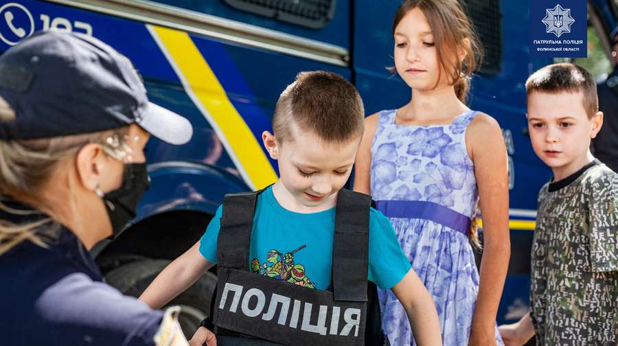 Волинські поліцейські влаштували свято дітям із притулку