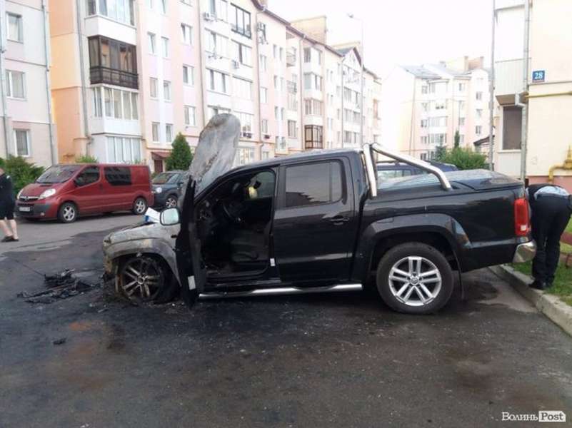 У Луцьку згоріла автівка нардепа (фото) 