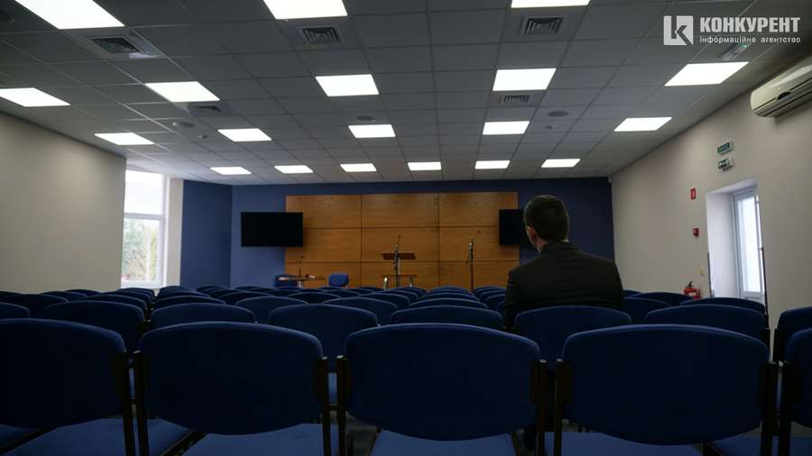 Зал Царства всередині
