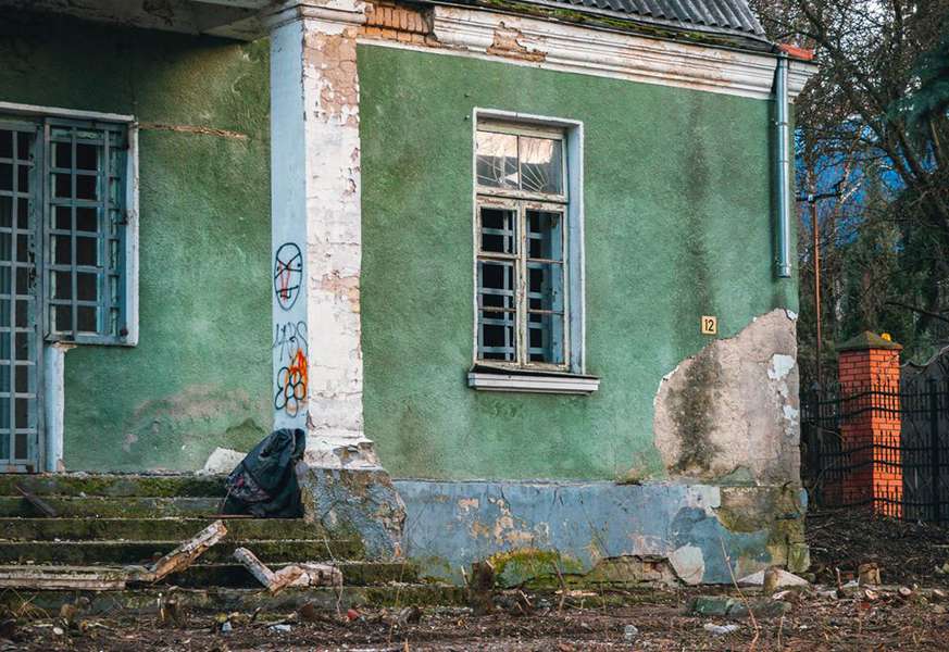 У Луцьку розчистили хащі біля занедбаного будинку на Ярощука (фото)