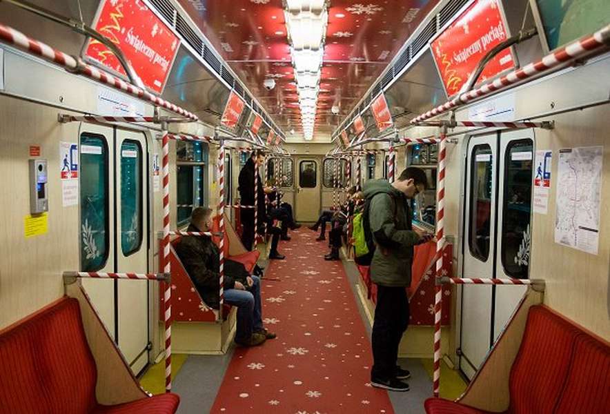 У Варшаві запустили «різдвяний» потяг (фото)