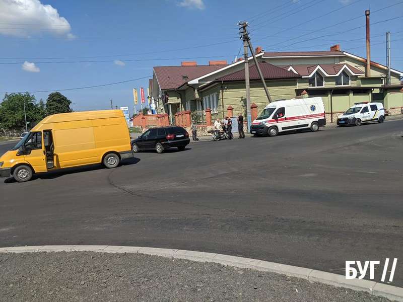У Володимирі-Волинському зіткнулися бус і мотоцикл (фото)