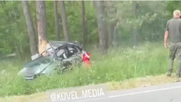 Авто врізалось у дерево: на Волині у ДТП загинув 20-річний водій (фото)