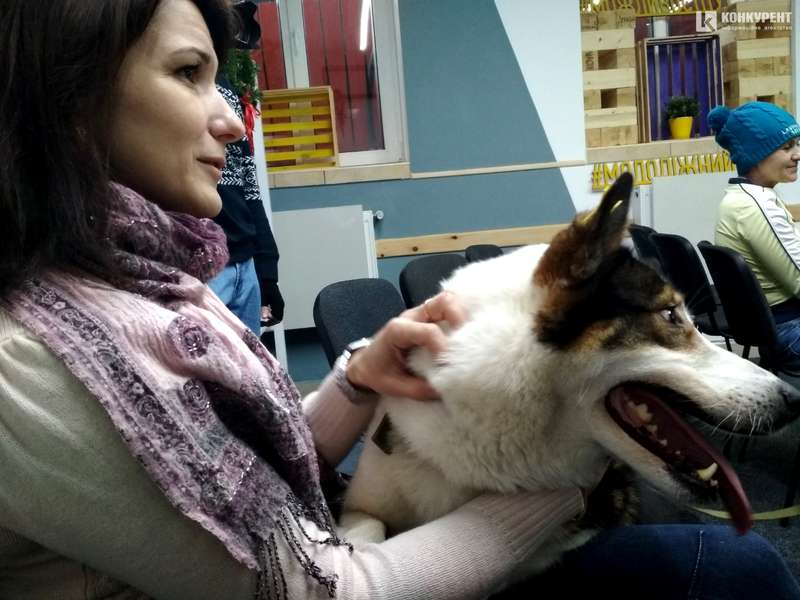 Лікування собаками: у Луцьку дали старт для каністерапії (фото)
