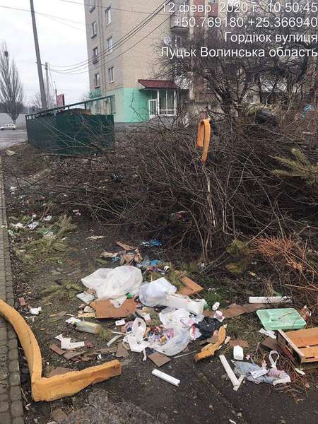 Лучан оштрафували за сміття у дворах (фото)