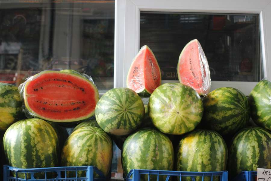 Дорожче, ніж минулого року: скільки коштують овочі та фрукти на Північному ринку у Луцьку (фото)