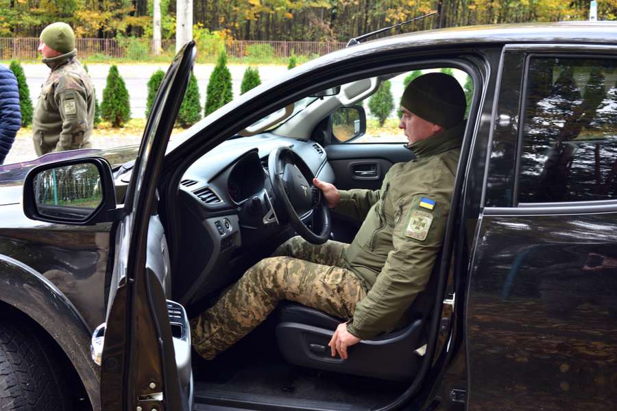 Волинським прикордонникам подарували позашляховик для охорони кордону (фото)