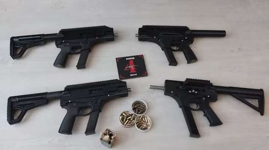 Надрукували зброю на 3D-принтері: у Фінляндії затримали чоловіків, які готували теракт (фото)