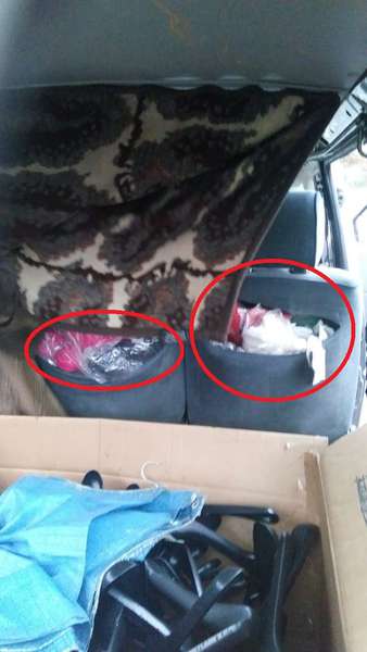 В «Устилузі» у бусі знайшли незаконний одяг вартістю 86 тисяч гривень (фото)