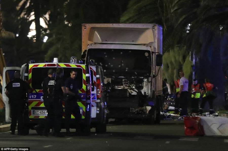 Жахливий теракт у Франції: 84 жертви, 18 людей у критичному стані