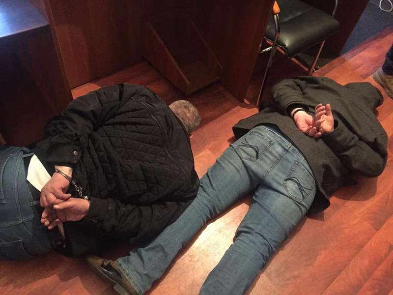 У Києві затримали чоловіків, які продавали «червону ртуть» за чверть мільйона євро