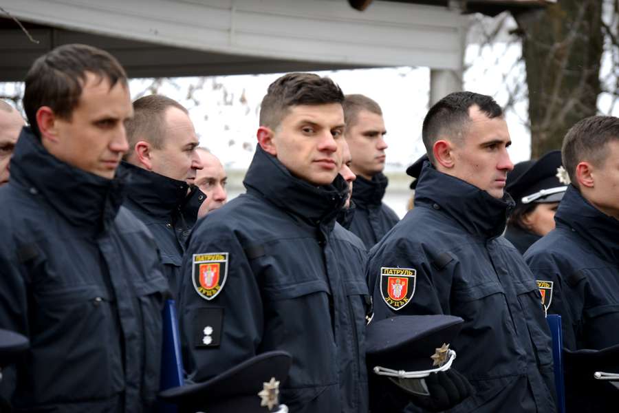 У Луцьку прийняли присягу майже півсотні нових патрульних (фото)