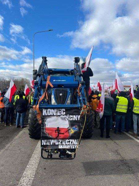 «Валіть додому, с*чі діти»: польські фермери почали протестувати на залізницях