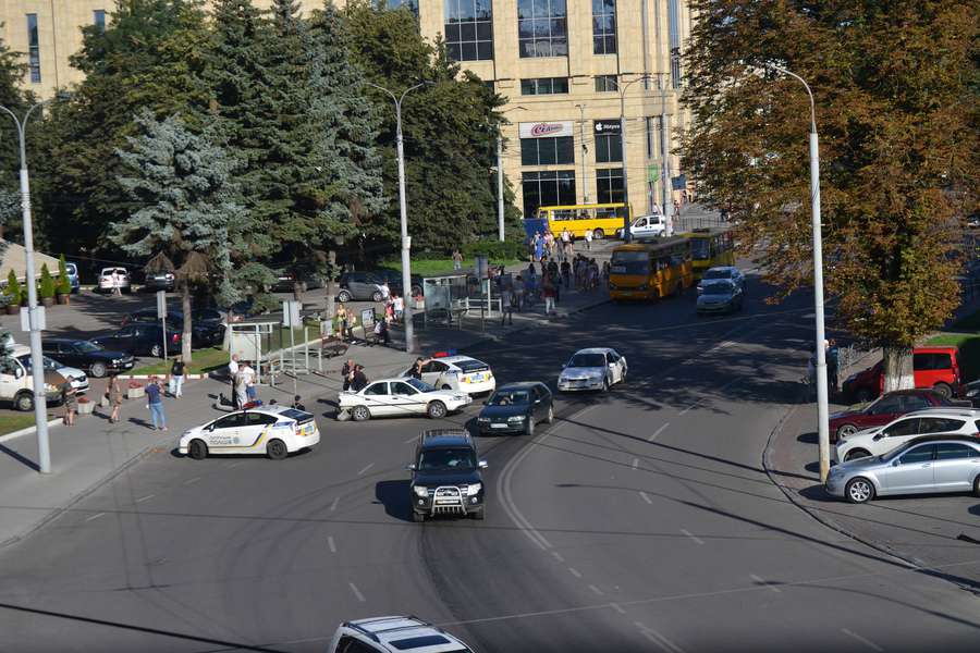 У Луцьку – аварія біля готелю 