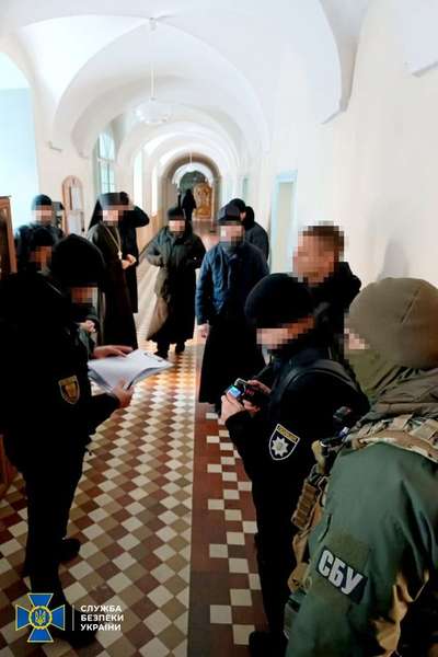 СБУ проводить обшуки у Почаївській лаврі УПЦ «МП» (фото)