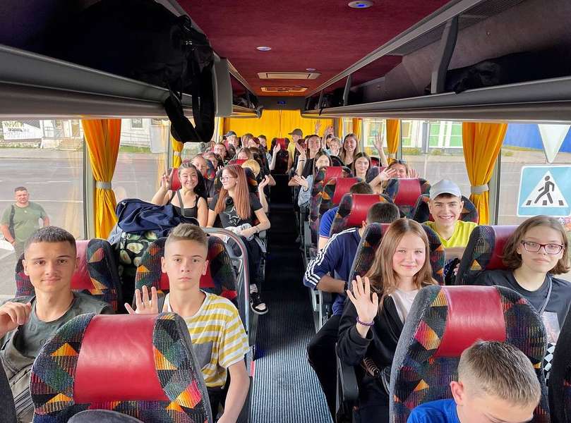 Пів сотні дітей з Нововолинська поїхали на оздоровлення в Німеччину (фото)
