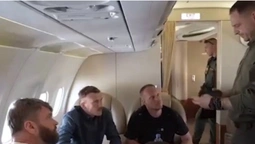 Командири з «Азовсталі» повертаються з Туреччини до України  (відео)