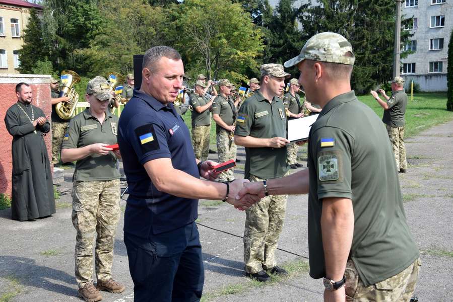 Волинським прикордонникам вручили нагороди за участь в бойових діях (фото)