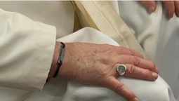 Папі Римському подарували браслет зі сталі «Азовсталі» (фото)