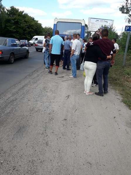 Біля Луцька не розминулися BMW та рейсовий автобус (фото)