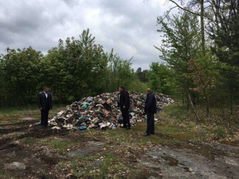 У Горохівському районі знайшли львівське сміття (фото)