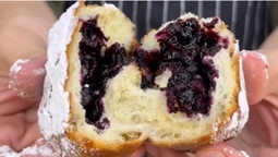 Відомий пекар в TikTok заворожив приготуванням світязьких пончиків: детальний рецепт (відео)